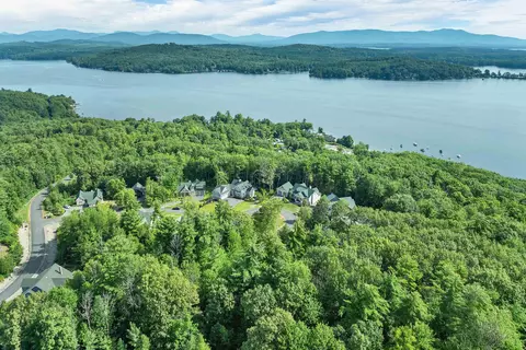37 Yachtsmans Rdg, Laconia, NH 03246