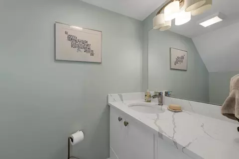 Bath - 415 High St #1, Hampton, NH 03842 photo 3 of 3