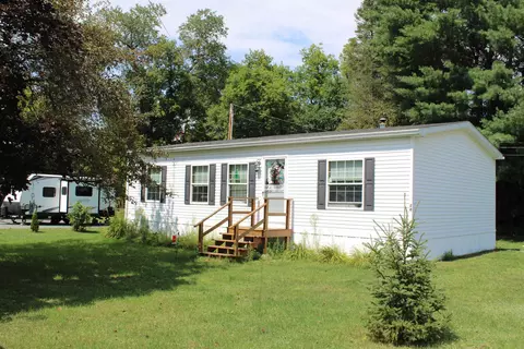 28 Huron St, Whitefield, NH 03598