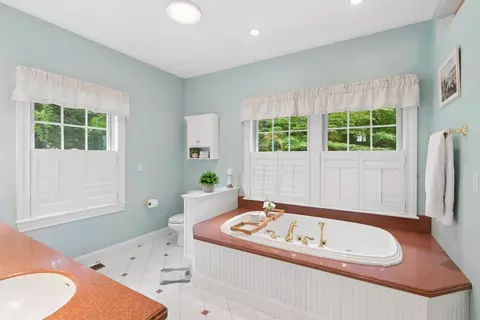Bath - 232 Gulf Rd, Dover, NH 03820 photo 1 of 4