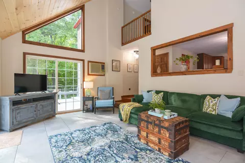 311 Rattlesnake Hill Rd, Auburn, NH 03032