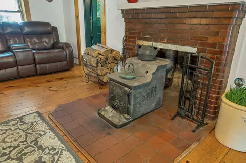 Living - 22 E Madison Rd, Madison, NH 03849 photo 2 of 4