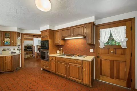 Kitchen - 106 Cooper Rd, Hebron, NH 03241 photo 3 of 4