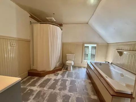 Bath - 355 Gale St, Canaan, VT 05903 photo 3 of 5