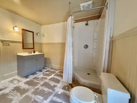Bath - 355 Gale St, Canaan, VT 05903 photo 5 of 5