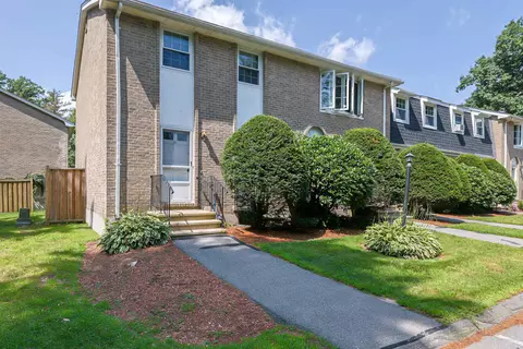 41 Fieldstone Dr, Londonderry, NH 03053