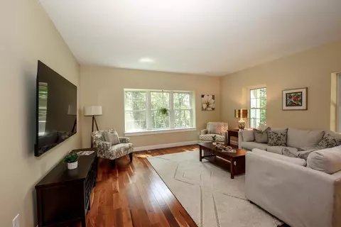 Living - 237 Grapevine Rd, Dunbarton, NH 03046 photo 2 of 5