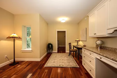 Entry Way - 237 Grapevine Rd, Dunbarton, NH 03046 photo 2 of 6