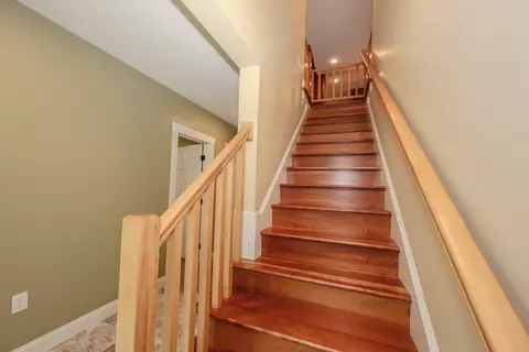 Entry Way - 237 Grapevine Rd, Dunbarton, NH 03046 photo 5 of 6