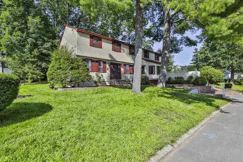 28 Danbury Rd, Nashua, NH 03064