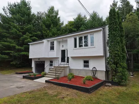 27 W Chamberlain Rd, Merrimack, NH 03054
