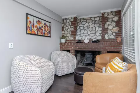 Living - 11 Tabor Rd, Hampstead, NH 03841 photo 2 of 3