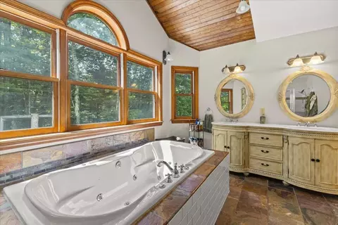 Bath - 2260 South Rd, Williston, VT 05495 photo 5 of 7