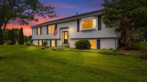 16 Roberts Rd, Litchfield, NH 03052