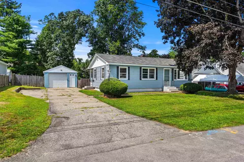 28 Caron Ave, Nashua, NH 03064