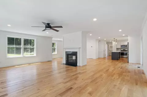 Living - 21 Sanborn Rd, Hampton Falls, NH 03844 photo 7 of 8