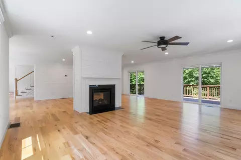 Living - 21 Sanborn Rd, Hampton Falls, NH 03844 photo 6 of 8