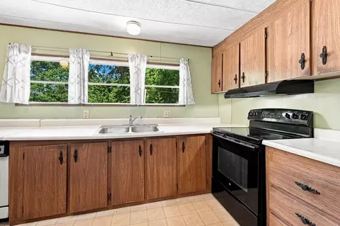 4 Vindale Rd, Hooksett, NH 03106 photo 3