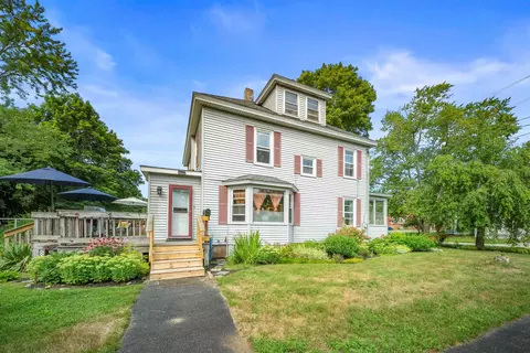 13 Railroad Ave, Rochester, NH 03839