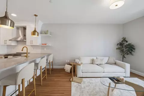 99 Foundry Pl #207, Portsmouth, NH 03801