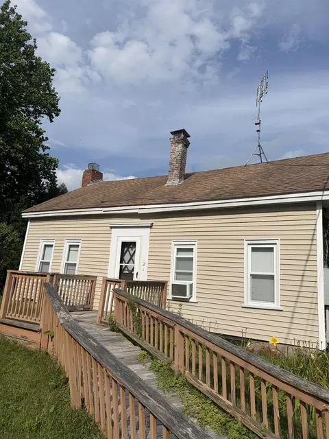 2 Hadley Rd, Newton, NH 03858