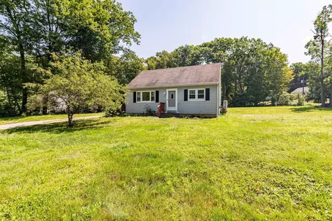 10 Hunter Dr, Raymond, NH 03077