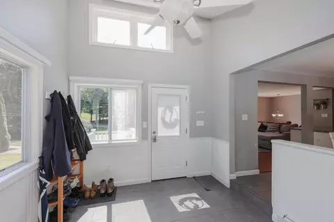 Entry Way - 13 Cole Rd, Derry, NH 03038 photo 3 of 5