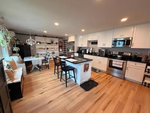 98 Maple St, Rochester, NH 03867
