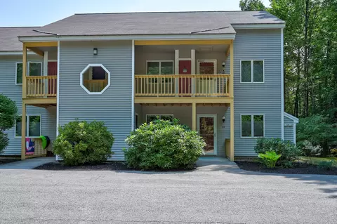 160 Northbrook Cir #84, Conway, NH 03860