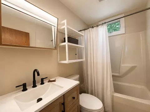 Bath - 92 Sunny View Dr, Jericho, VT 05465 photo 1 of 1