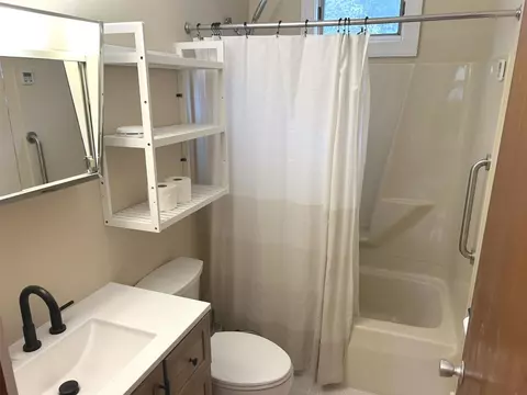Bath - 92 Sunny View Dr, Jericho, VT 05465 photo 1 of 1