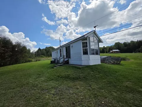 Exterior - 752 Cook Rd, Barton, VT 05822 photo 2 of 8