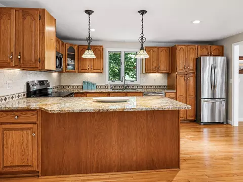 Kitchen - 33 Oriole Rd, Windham, NH 03087 photo 3 of 5