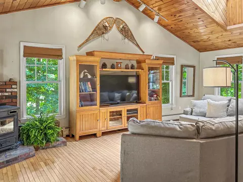 Living - 33 Oriole Rd, Windham, NH 03087 photo 1 of 5