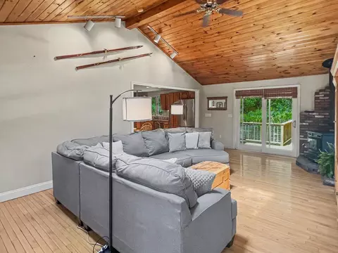 Living - 33 Oriole Rd, Windham, NH 03087 photo 3 of 5
