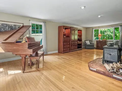 Living - 33 Oriole Rd, Windham, NH 03087 photo 4 of 5