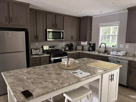 21 Lawrence Davis Dr, Wilmington, VT 05363