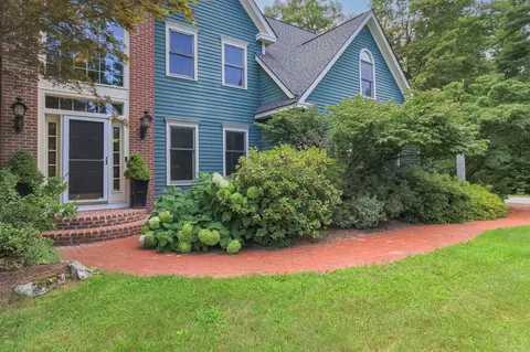 Exterior - 7 Wilson Meadow Rd, Bow, NH 03304 photo 4 of 13