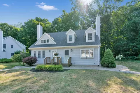 9 Wingate Ln, Dover, NH 03820