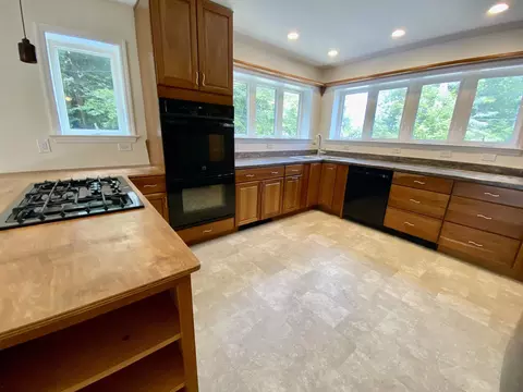 Kitchen - 160 Grove Rd, Barnard, VT 05031 photo 3 of 4