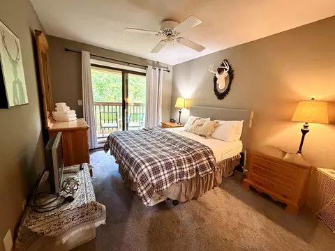 Bedroom - 8 Deer Crk #E, Dover, VT 05356 photo 2 of 10