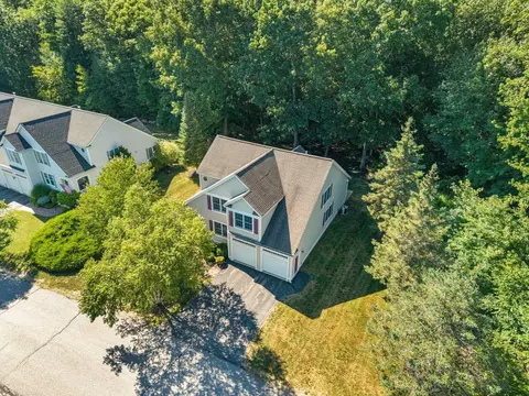 10 Cortland Ave, Stratham, NH 03885