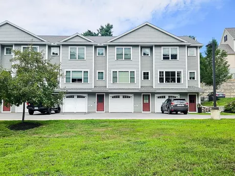 25 Fownes Mill Ct, Rochester, NH 03867