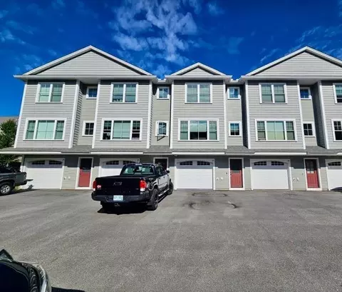 25 Fownes Mill Ct, Rochester, NH 03867