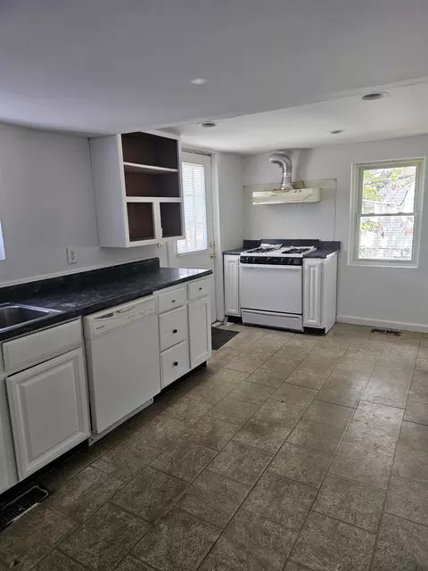 8 8b Jackson St # A, Nashua, NH 03060