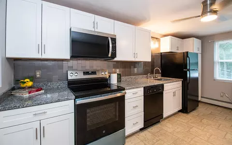 33 Garden Rd #11, Plaistow, NH 03865
