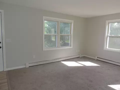 Living - 116 5 E Broadway St #L, Derry, NH 03038 photo 2 of 4