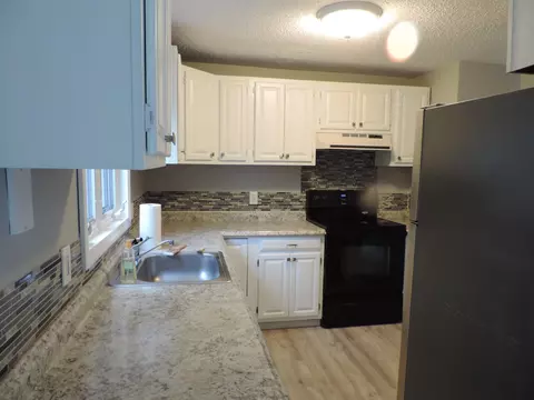 Kitchen - 116 5 E Broadway St #L, Derry, NH 03038 photo 2 of 3
