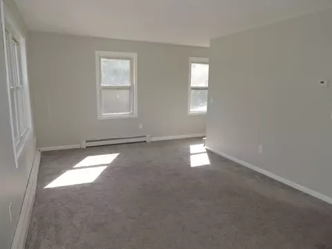 Living - 116 5 E Broadway St #L, Derry, NH 03038 photo 1 of 4