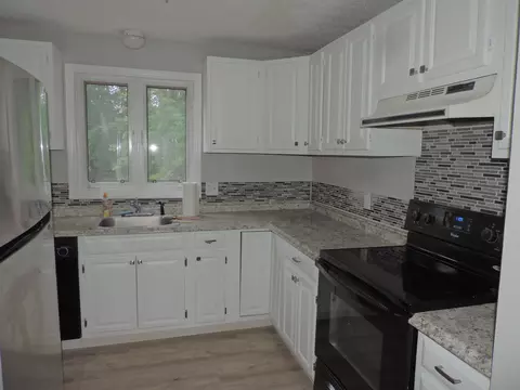 Kitchen - 116 5 E Broadway St #L, Derry, NH 03038 photo 1 of 3
